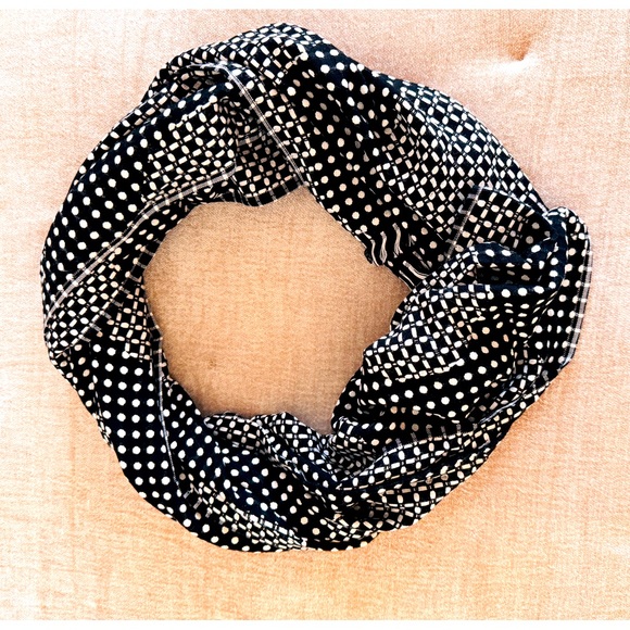 White House Black Market Scarf - Picture 3 of 4
